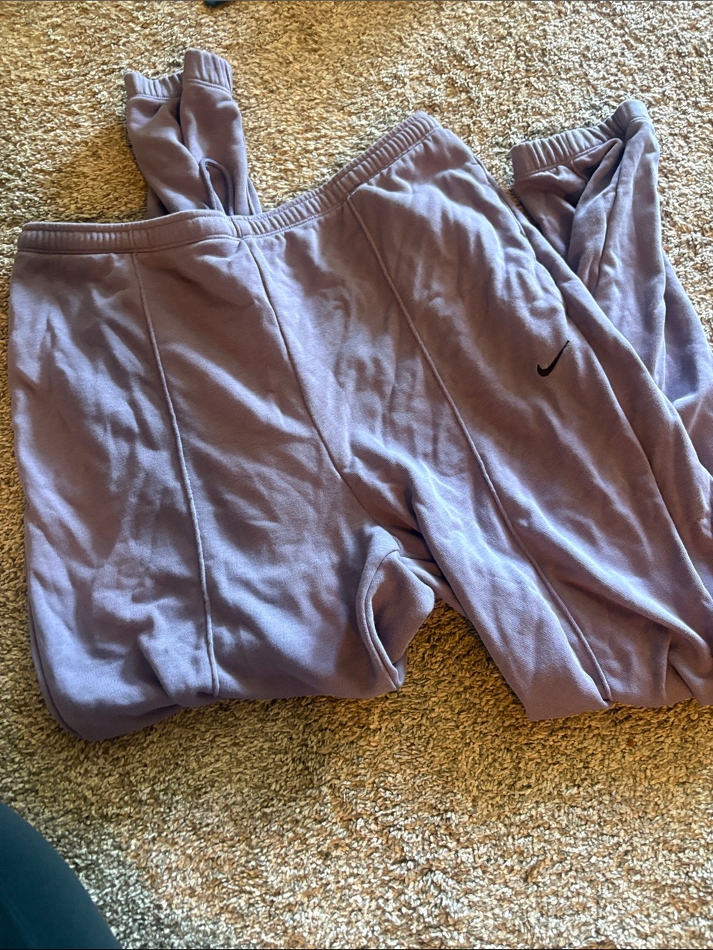 Nike Wonens Lilac Jogger Sweatpants with Black Swoosh